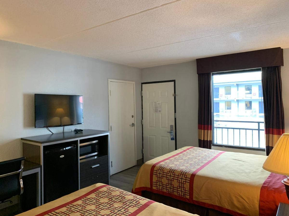 Pigeon Forge Parkway Inn Bagian luar foto