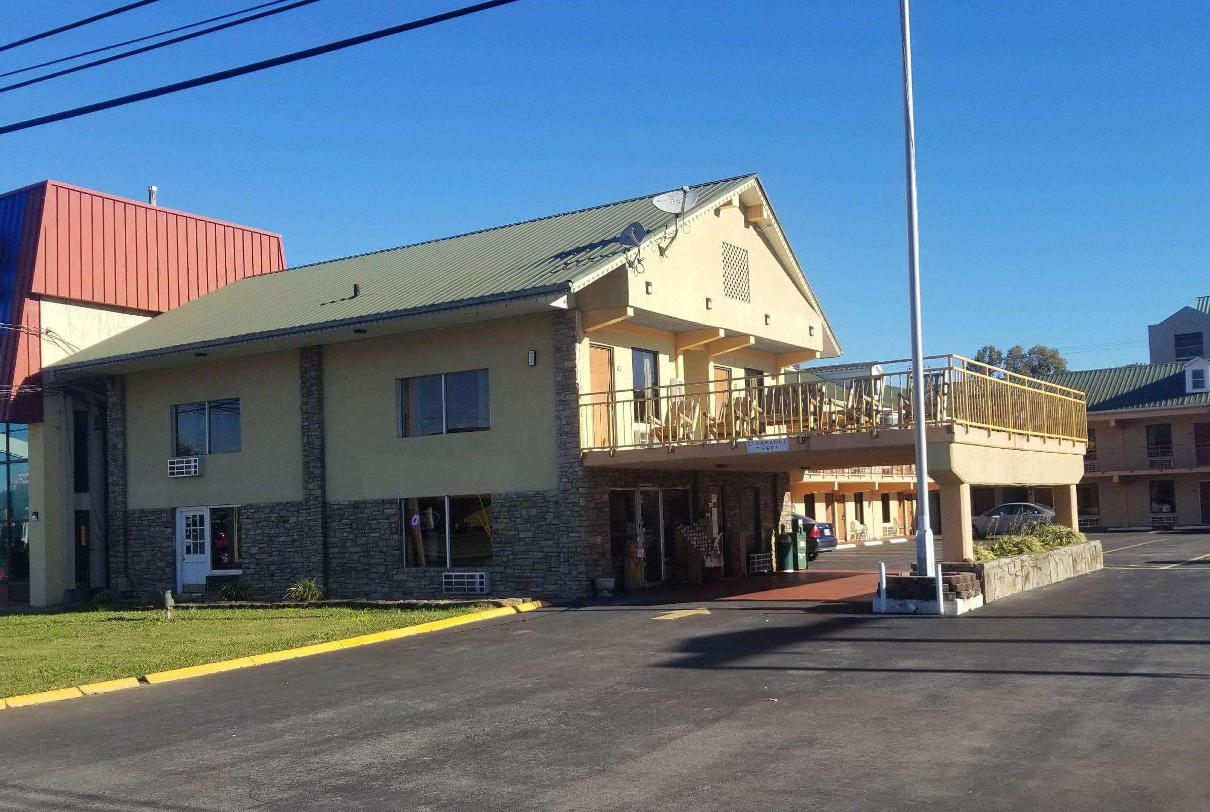 Pigeon Forge Parkway Inn Bagian luar foto