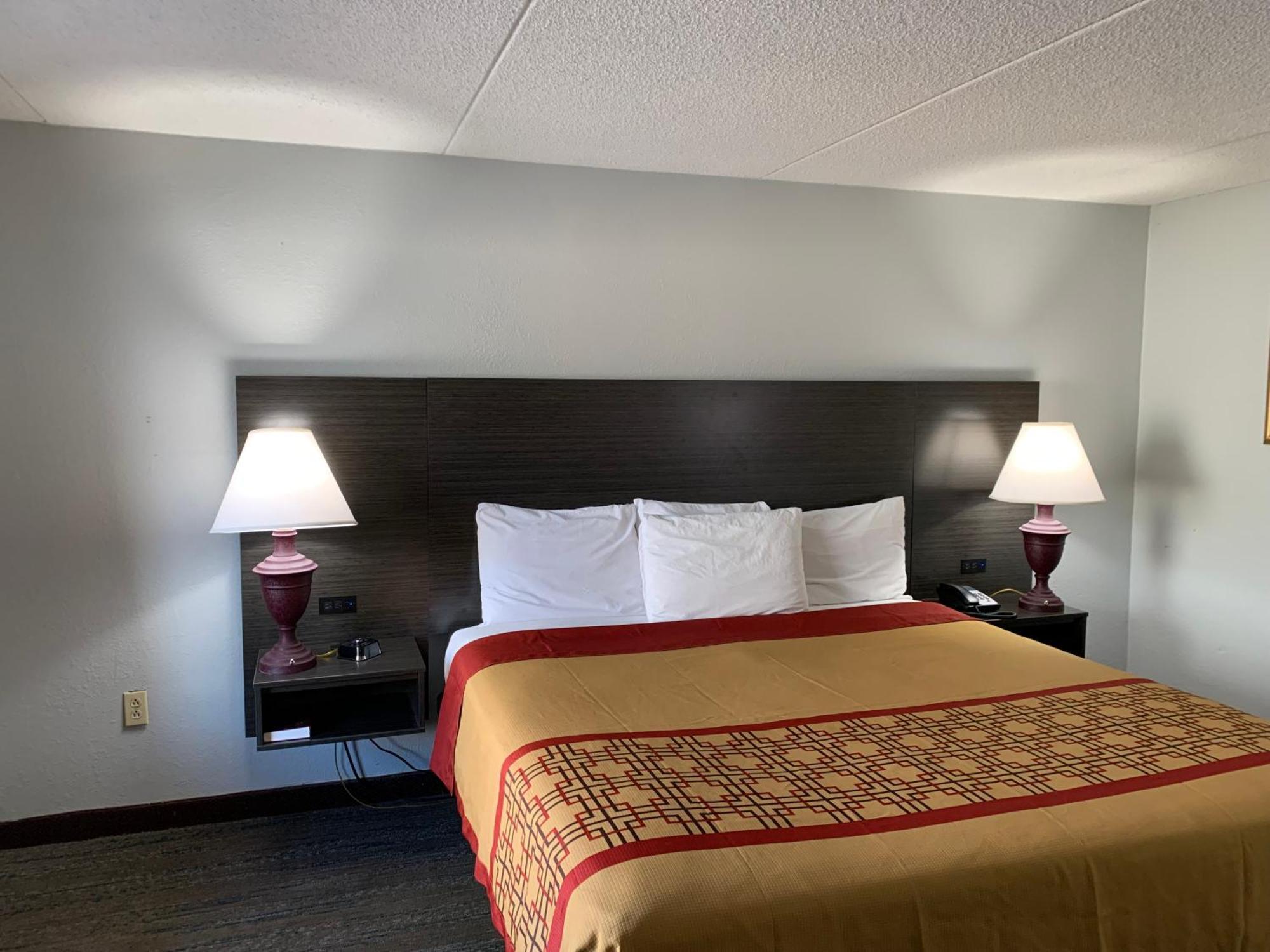 Pigeon Forge Parkway Inn Bagian luar foto