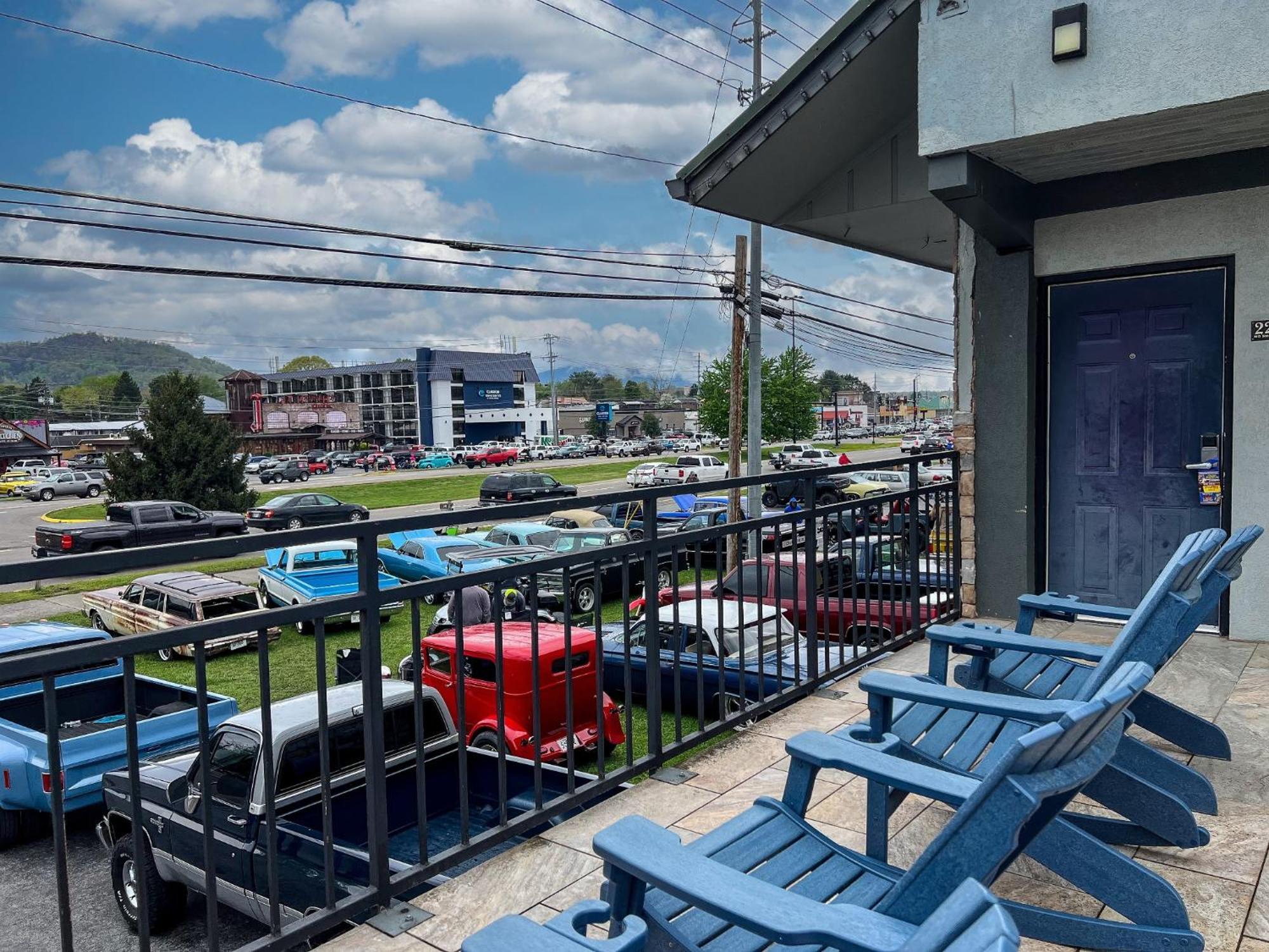 Pigeon Forge Parkway Inn Bagian luar foto