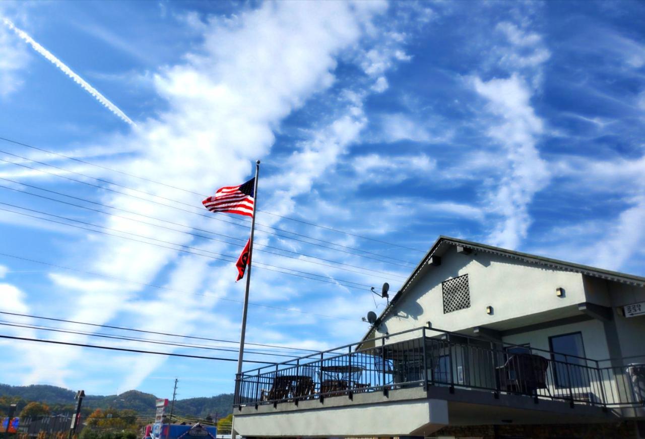 Pigeon Forge Parkway Inn Bagian luar foto